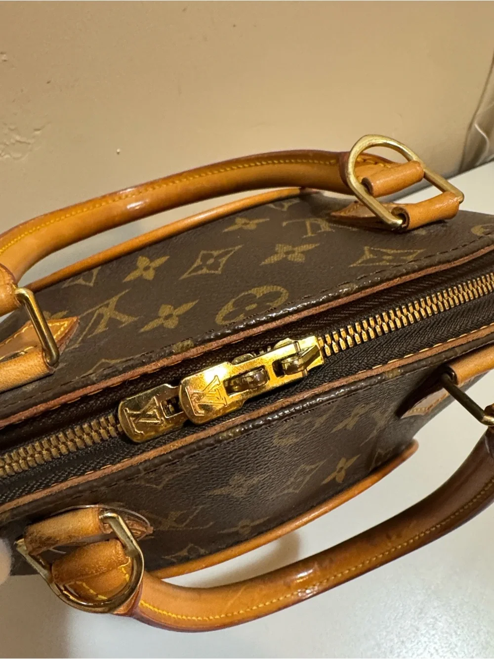 Louis Vuitton✨ Ellipse MM in the Monogram Canvas.